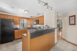 928 E Land Pl, Milwaukee, WI 53202 - Photo 18