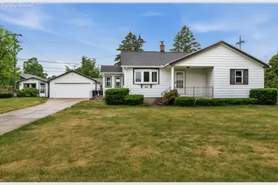 6213 S Elaine Ave, Cudahy, WI 53110 - Photo 2