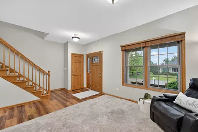 1631  Rolling Green Dr, Racine, WI 53406 - Photo 6