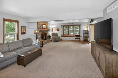 2070 S 103rd Ct, West Allis, WI 53227 - Photo 8