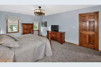 2070 S 103rd Ct, West Allis, WI 53227 - Photo 18