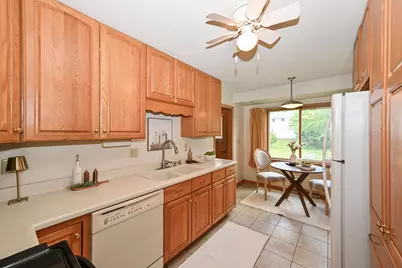 1078 N 120th St, Wauwatosa, WI 53226 - Photo 14