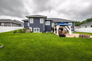 508 Forest View Dr, Holmen, WI 54636 - Photo 10