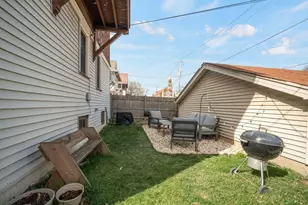 3924 N Maryland Ave, Shorewood, WI 53211 - Photo 16