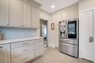 3926 N Maryland Ave, Milwaukee, WI 53211 - Photo 10