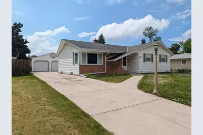 W148N8147  University Dr, Menomonee Falls, WI 53051 - Photo 2