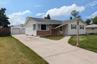 W148N8147 University Dr, Menomonee Falls, WI 53051 - Photo 2