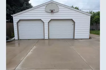 W148N8147  University Dr, Menomonee Falls, WI 53051 - Photo 6