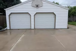 W148N8147 University Dr, Menomonee Falls, WI 53051 - Photo 6