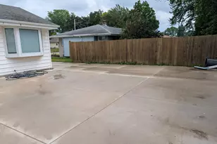 W148N8147 University Dr, Menomonee Falls, WI 53051 - Photo 4