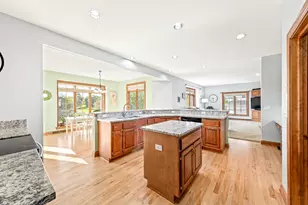 N29W26152 Coachman Dr, Pewaukee, WI 53072 - Photo 22