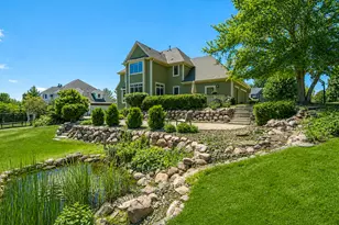 N29W26152 Coachman Dr, Pewaukee, WI 53072 - Photo 8