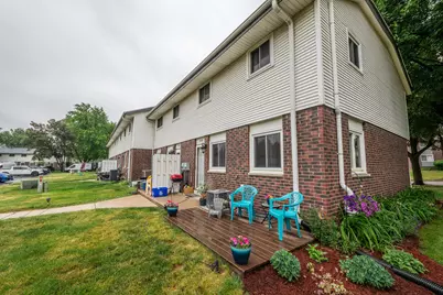 250  Morris St, Pewaukee, WI 53072 - Photo 2