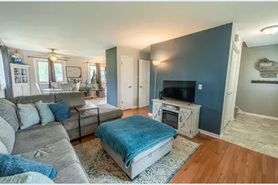 250  Morris St, Pewaukee, WI 53072 - Photo 6
