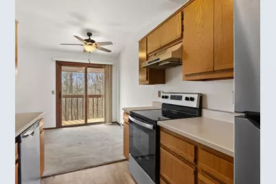 910 E Cedar Ave #403, Manitowoc, WI 54220 - Photo 4
