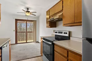 910 E Cedar Ave, Manitowoc, WI 54220 - Photo 4