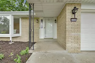 3285 Wetzel Ln, Brookfield, WI 53005 - Photo 2