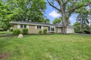 3285 Wetzel Ln, Brookfield, WI 53005 - Photo 4