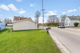 211 E Main St, Mishicot, WI 54228 - Photo 40