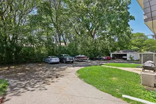 6437 Powell Pl, Wauwatosa, WI 53213 - Photo 6