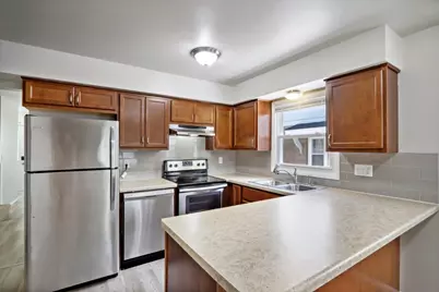 6437  Powell Pl #6439, Wauwatosa, WI 53213 - Photo 2