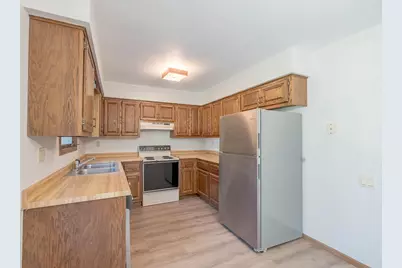 8105 S Legend Dr #D, Franklin, WI 53132 - Photo 10