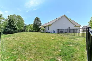 6305 Cedarhedge Dr, Racine, WI 53406 - Photo 38