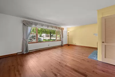 N87W15765  Belleview Blvd, Menomonee Falls, WI 53051 - Photo 6