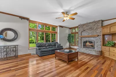 20750  Lincolnshire Ct, Brookfield, WI 53045 - Photo 4