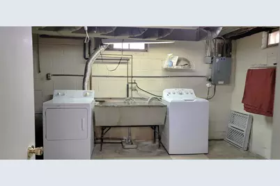 2626 N 73rd St, Wauwatosa, WI 53213 - Photo 12