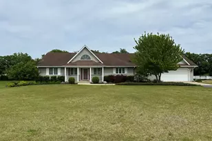 8651 Fieldstone Ct, Burlington, WI 53105 - Photo 2