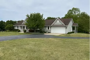 8651 Fieldstone Ct, Burlington, WI 53105 - Photo 4