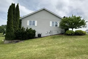 8651 Fieldstone Ct, Burlington, WI 53105 - Photo 18