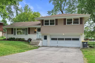 612  Lee Ct, Waukesha, WI 53186 - Photo 2