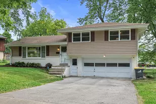 612 Lee Ct, Waukesha, WI 53186 - Photo 2