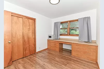 3220 W Howard Ave, Greenfield, WI 53221 - Photo 12
