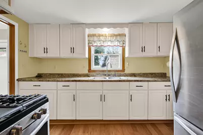 802 S 90th St, West Allis, WI 53214 - Photo 12
