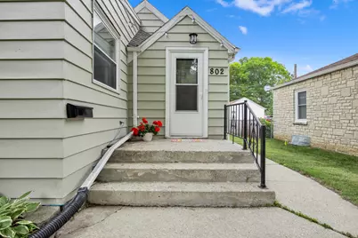 802 S 90th St, West Allis, WI 53214 - Photo 2