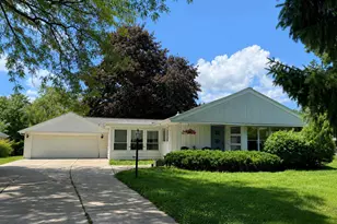 2945 Cottonwood Ct, Brookfield, WI 53005 - Photo 1