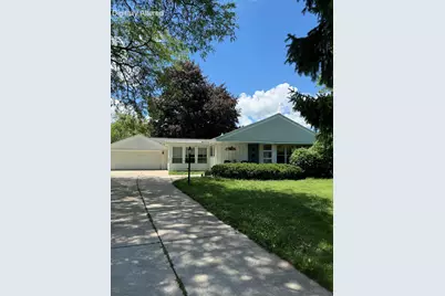 2945  Cottonwood Ct, Brookfield, WI 53005 - Photo 1