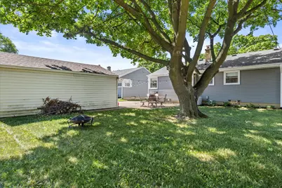 9500 W Elmore Ave, Milwaukee, WI 53222 - Photo 36