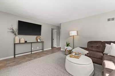 9500 W Elmore Ave, Milwaukee, WI 53222 - Photo 12