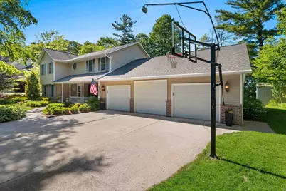 602  Wild Oak Dr, Manitowoc, WI 54220 - Photo 4