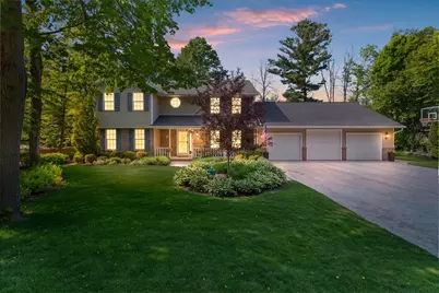 602  Wild Oak Dr, Manitowoc, WI 54220 - Photo 2