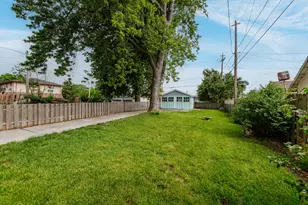 6820 W Hayes Ave, West Allis, WI 53219 - Photo 34