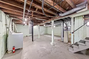 6820 W Hayes Ave, West Allis, WI 53219 - Photo 18