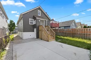 2172 S 76th St, West Allis, WI 53219 - Photo 24