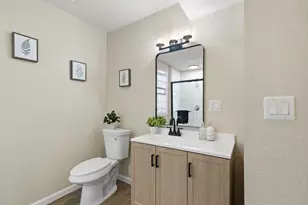 2172 S 76th St, West Allis, WI 53219 - Photo 14