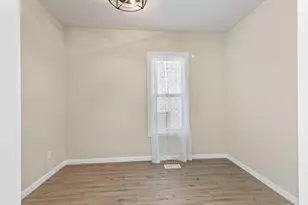2172 S 76th St, West Allis, WI 53219 - Photo 12