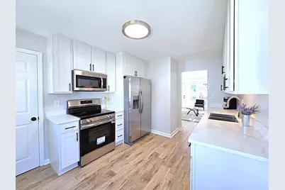2471 S 74th St, West Allis, WI 53219 - Photo 8